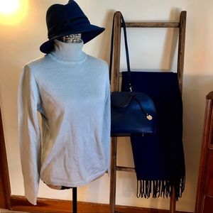 Women’s Banana Republic turtleneck sweater. Size L